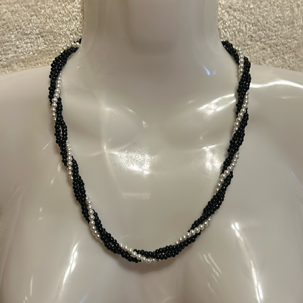 Women’s Vintage 3 strand beaded pearl and black beads 10” long toggle closure